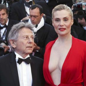 Et ici avec la comédienne Emmanuelle Seignier, son actuelle épouse, de 33 ans sa cadette.