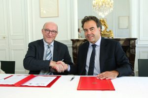 Convention entre le ministre UMP de l'Education nationale et la LICRA