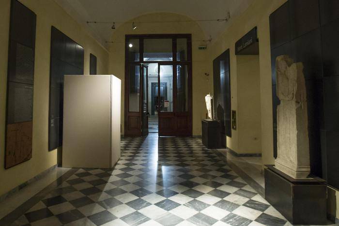 (Musée Capitolini, statue de nu couverte pour la visite de Rohani)