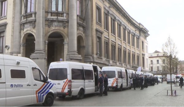 Aux abords de la place communale de Molenbeek