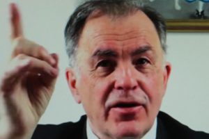 Arnaud Upinsky accuse Emmanuel Macron