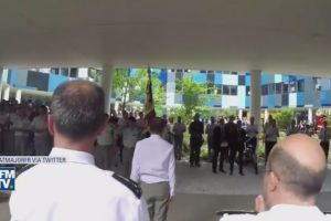 Départ du général de Villiers sous les applaudissements nourris des militaires