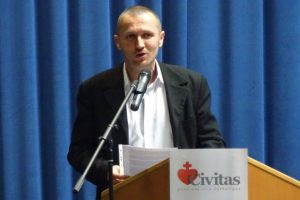 Face au complot maçonnique, Johan Livernette prône le retour à la France catholique