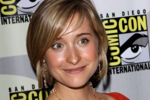 L’actrice Allison Mack accusée dans un scandale d’esclavage sexuel, le nouveau scandale à Hollywood