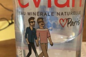 Les bouteilles d’Evian font la promotion de l’homosexualité