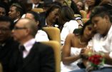 Brésil – Parodie de cérémonie collective de “mariages” homosexuels