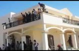Des islamistes libyens se baignent dans la piscine d’une annexe de l’ambassade US à Tripoli