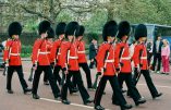 Menace islamiste : les soldats de la Queen’s Guard en état d’alerte