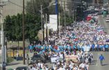 Le Saint Sacrement en tête de la marche pro-vie de Tijuana
