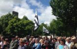 Ploërmel – Les Bretons manifestent pour sauver la statue de Jean-Paul II qui dérange les laïcistes