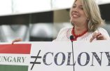 Krisztina Morvai, eurodéputé hongrois, apprend la propreté aux migrants