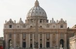 Issam, « l’enfant de chœur » musulman qui sert la messe du pape à Saint-Pierre : c’est la victoire du croissant sur la Croix !