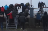 Les images du ferry pris d’assaut par des immigrés