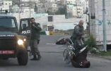 Un policier israélien renverse volontairement un Palestinien en chaise roulante (VIDEO CHOC)