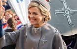 Croix gammées sur le manteau de la reine des Pays-Bas en visite en Allemagne?