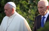 Le pape François pleure correctement Shimon Pérès