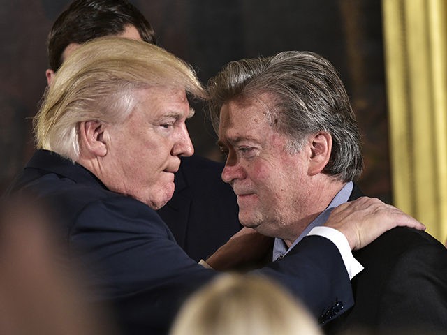 Steve Bannon affirme qu'il est détenu au-delà de sa « date de libération légale »