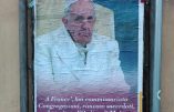 Des affiches hostiles au pape François placardées à Rome