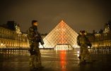 Attentat islamique aux machettes contre des militaires à Paris par un individu tentant d’introduire une valise dans le Carrousel du Louvre