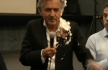 Bernard-Henri Lévy entarté – « Assassin, va-t’en de Belgrade ! »