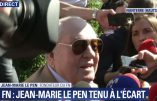 Devant les grilles cadenassées du siège du FN, Jean-Marie Le Pen demande la démission du bureau exécutif du parti