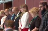 Angleterre – Le maire musulman d’Oldham demande à un imam d’ouvrir la séance du conseil municipal par une prière musulmane