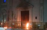 Argentine – Des furies féministes et antichrétiennes assiègent la cathédrale et tentent de l’incendier