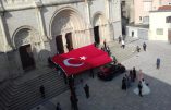 Mâcon – Provocation turque sur le parvis de l’église Saint-Pierre