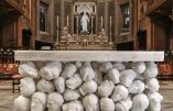 La désacralisation de l’Église conciliaire : l’autel morbide d’une basilique italienne