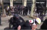 Acte XVIII à Paris – Scène de folie d’un policier frappant quiconque est à sa portée