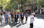 Procession solennelle du 15 août dans les rues désertes de Paris