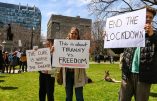Manifestation contre la dictature sanitaire à Toronto, Canada