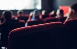 Au Québec, on peut retourner au cinéma mais pas à la Messe