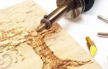 Pyrogravure, scrapbooking, upcycling… ces loisirs manuels qui séduisent les Français !