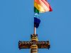 Église arc-en-ciel inclusive : un garçon exclu pour offense au drapeau Lgbt