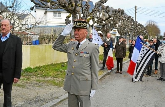Général Coustou sur les déclarations va-t-en-guerre de Macron