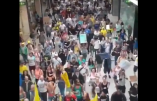 A Manchester, les opposants au passe sanitaire envahissent un centre commercial