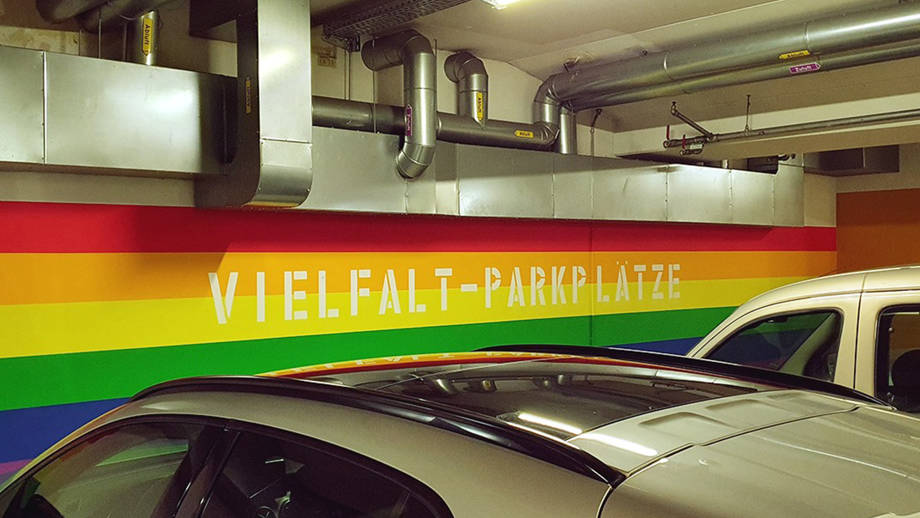 Des places de parking réservées aux LGBT font polémique en Allemagne PARKING_LGBT