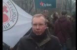 Au milieu des gaz lacrymogènes, Alain Escada vous adresse un message sur la violence de la dictature sanitaire
