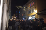 A Zittau, la foule rassemblée contre la dictature sanitaire enfonce le barrage de police