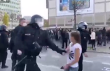 Policiers aussi brutaux que ridicules et fillette admirable en temps de tyrannie sanitaire