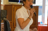 Ingrid Courrèges chante en concerts privés la défense de nos libertés fondamentales