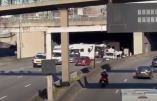 Les agents de la BRAV créent eux-mêmes les embouteillages sur le périphérique parisien ce matin