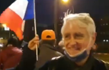 Folie en Macronie : la police politique verbalise pour détention de drapeau français ou de tablettes de chocolat