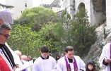 Le traditionnel chemin de croix des Pénitents Noirs d’Avignon, par Jacques et Jean-Paul Buffet