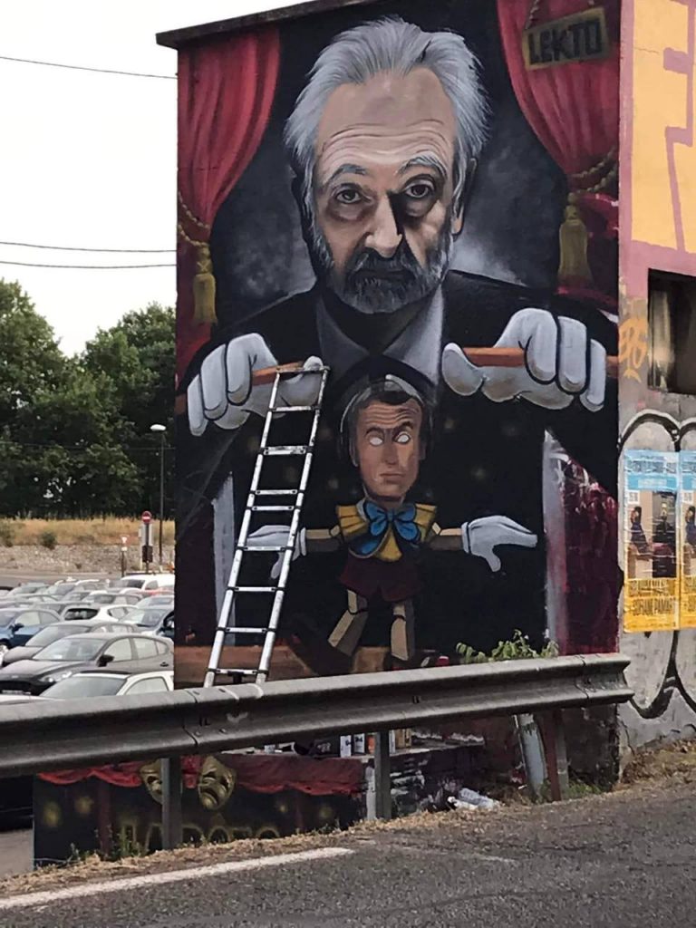 Justice pour Lekto : cette fresque montrant Macron en marionnette d'Attali n'est pas antisémite