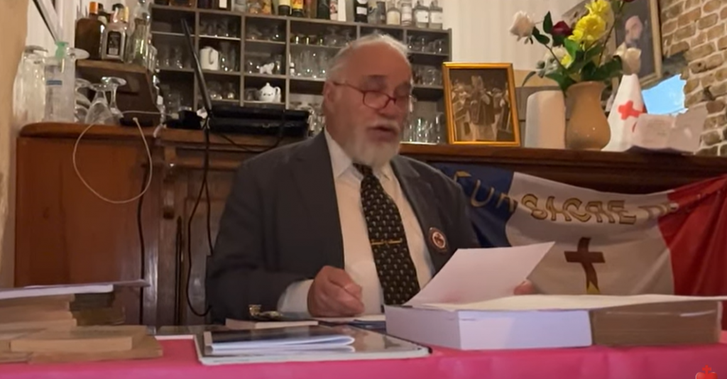 Bousquet Ousset lors d'une conférence de presse officielle