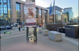 Collage autour du Parlement européen pour réclamer justice pour Lola