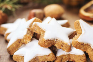 Traditions culinaires : la recette des Zimtsterne, étoiles de Noël à la cannelle