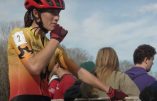 Battue par un transgenre, la championne américaine de cyclocross abandonne la compétition